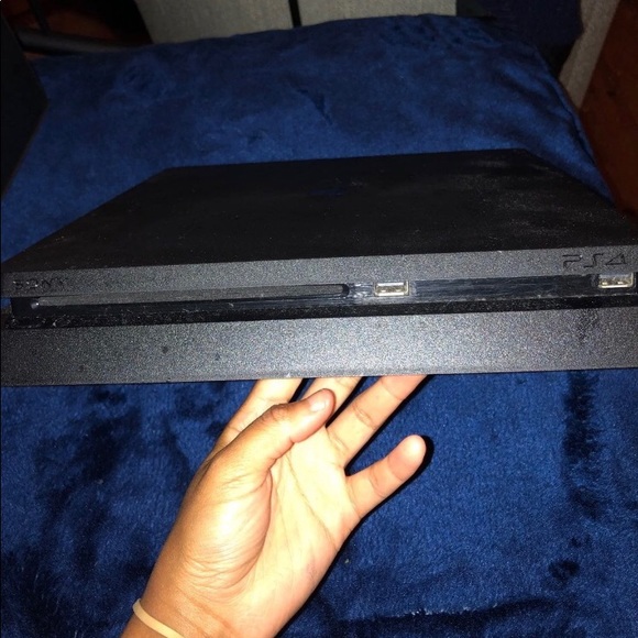 Ps4 console / remote ! - Picture 2 of 4